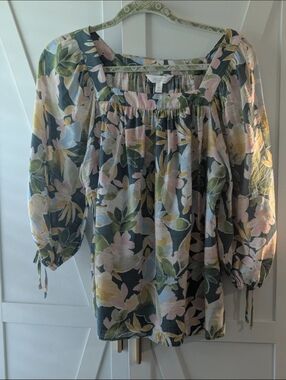 Lauren Conrad Floral Blouse Size Medium